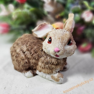 Figurka velikonoční králíček s růžovým čumáčkem 