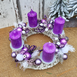 Adventní věnec - sněhový zdobený do fialova 