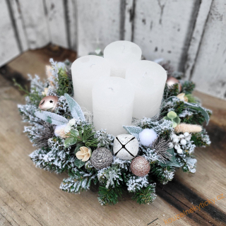 Adventní věnec  / umělý / - Bílý s růžovými doplňky 