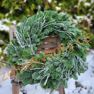  Předobjednávka -  40cm Chvojový věnec Nobilis s bílým borůvčím 