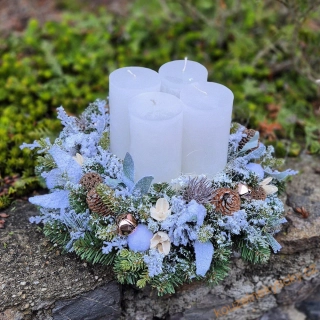 Adventní věnec  / umělý / -  bílý 