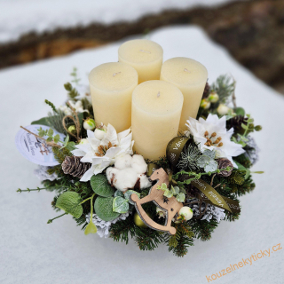 Adventní věnec / umělý / - Krémový - vonné svíčky skořice 