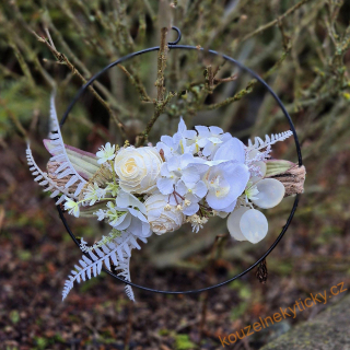 Věneček na kovovém kruhu V2 -  Krémový s orchidejkou 